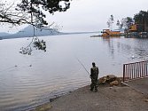 Sportovní rybolov je na Máchově jezeře povolen od letošního jara.