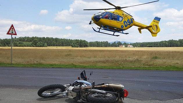 Tři zraněné motorkáře převážel o víkendu do nemocnice vrtulník -  Českolipský deník
