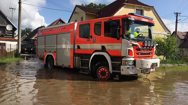 Povodně zaměstnaly i dobrovolné hasiče v Zákupech.