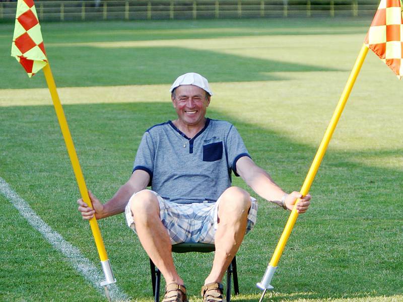 Správce novoborského stadionu Bohouš Beránek. 