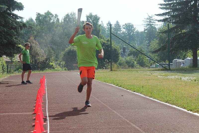 12. ročník Novoborské olympiády dětí a mládeže začalo v ZŠ U Lesa. Do sportovního klání se letos zapojí tři školy ve městě.