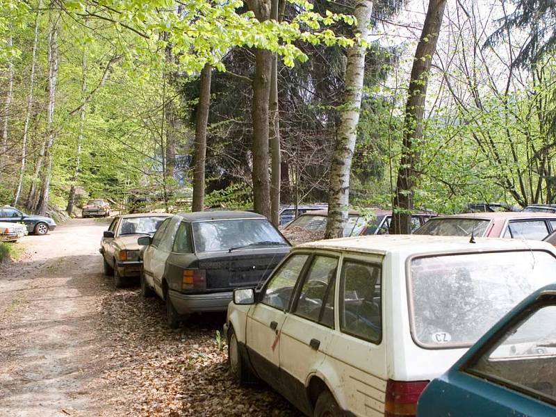 Vrakoviště starých fordek