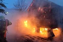 Požár chaty v zahrádkářské kolonii v České Lípě, 27. listopadu 2023.