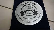 Slovenská asociace AWPC udělila Karlovi ocenění za skleněné trofeje na závody, které jim často a rád vyrábí ve vlastní brusírně.