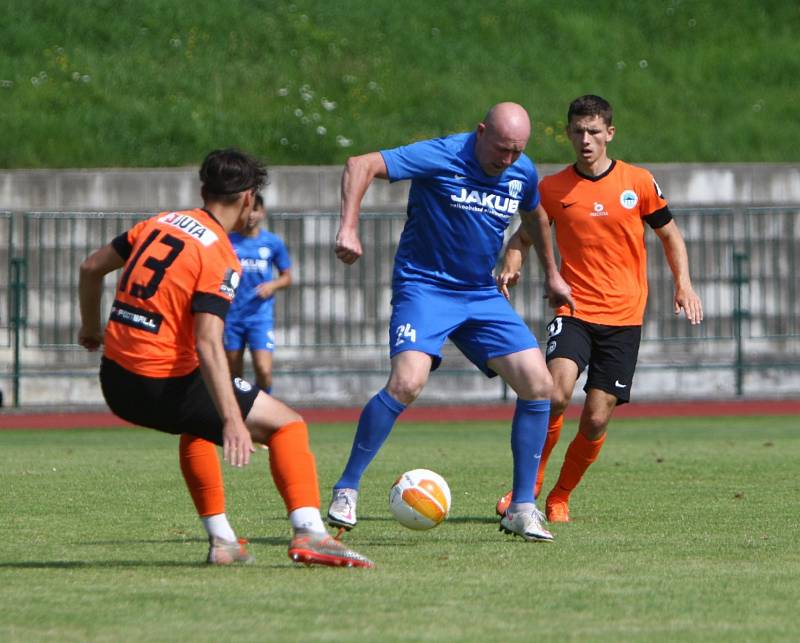 Fotbalisté České Lípy (modré dresy) podlehli Liberci B 1:4.