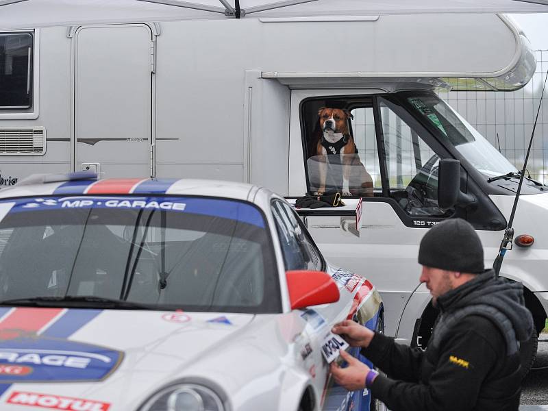 Na autodromu v Sosnové o víkendu probíhal již 16. ročník oblíbené akce Global Assistance Setkání mistrů.