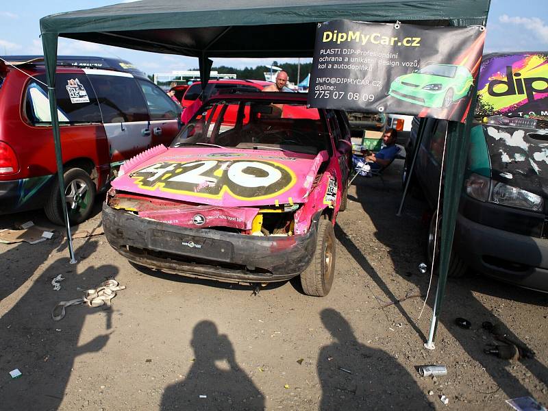 Destruction derby na autodromu. Den druhý.