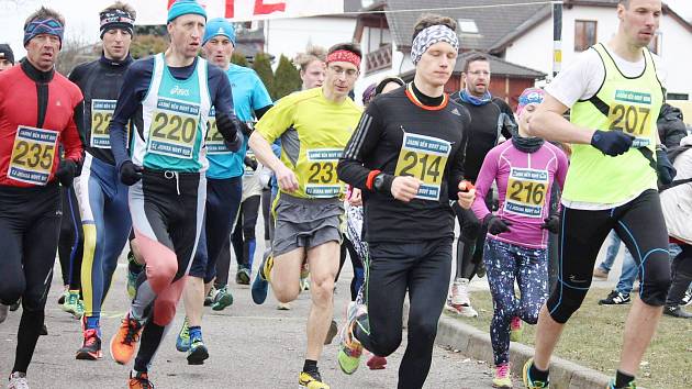 Jarní běh sídlištěm Západ v Novém Boru zahájí letošní Okresní běžeckou ligu.