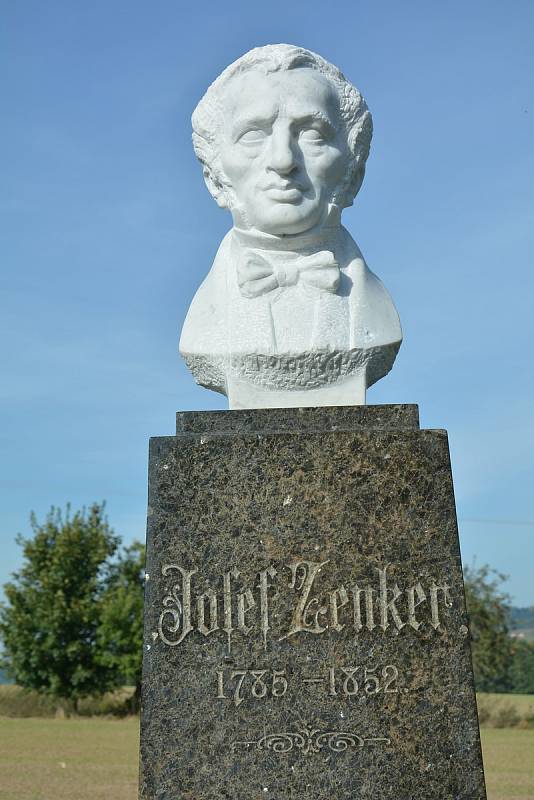 Ačkoliv z malé vsi na Žandovsku a rolnického rodu udělal Josef Zenker (1785 – 1852) ve své době oslnivou kariéru v carském Rusku.