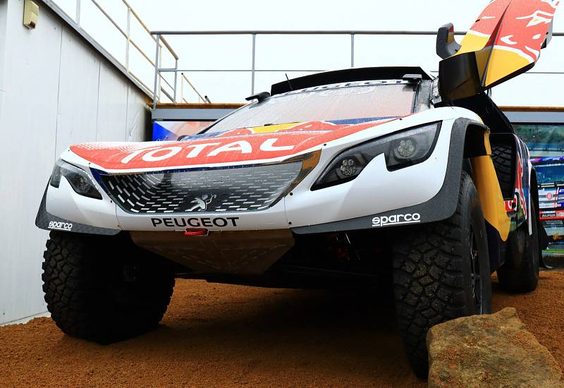 Na autodromu v Sosnové o víkendu probíhal již 16. ročník oblíbené akce Global Assistance Setkání mistrů.