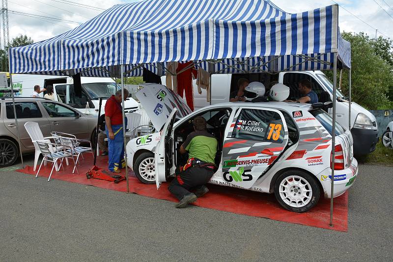 Rally Bohemia na autodromu v Sosnové v pátek 9. července.