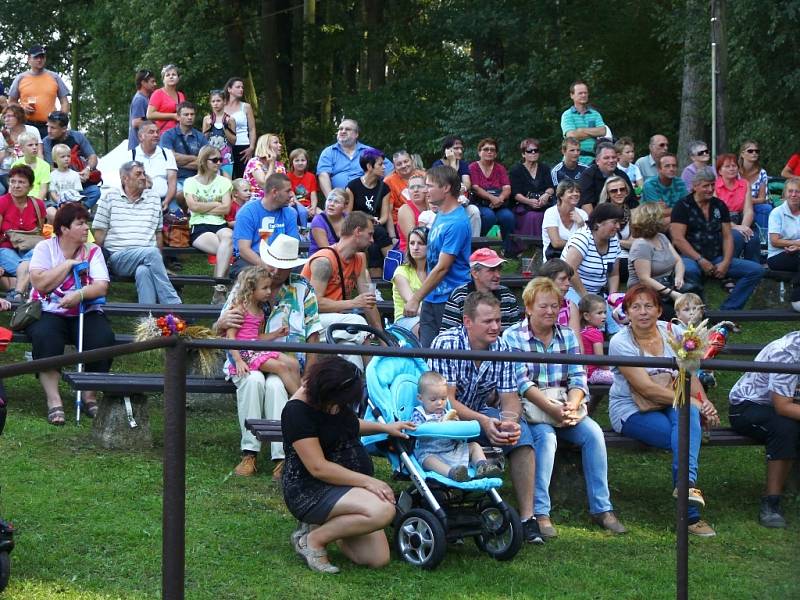 Oslava bohaté úrody a sklizně. To je tradiční slavnost Dožínek, které se konaly v sobotu 6. září v Brništi.