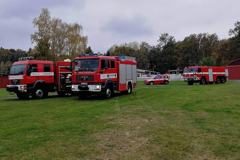 Českolipské hasiče čekalo ve středu speciální cvičení na letišti.