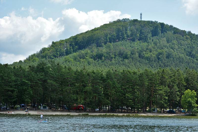 Z paluby parníku je Máchovo jezero nejkrásnější, říkají turisté i lodníci.