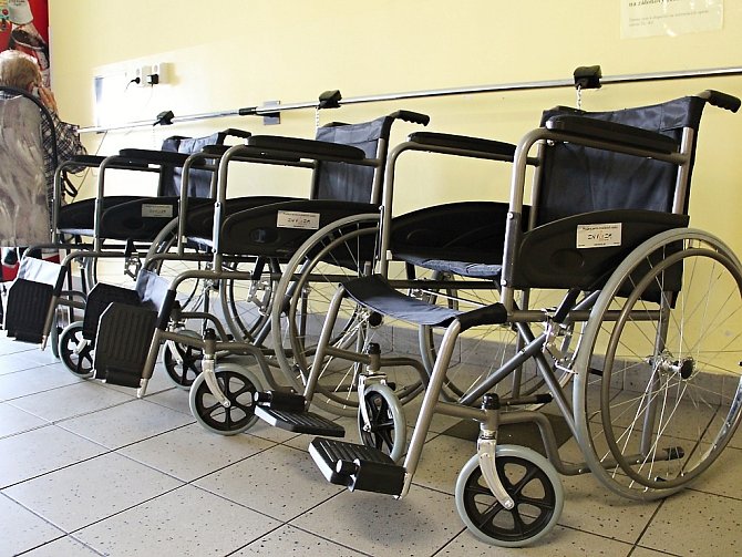 V hlavní budově nemocnice jsou k dispozici tři vozíky, na poliklinice dva. 