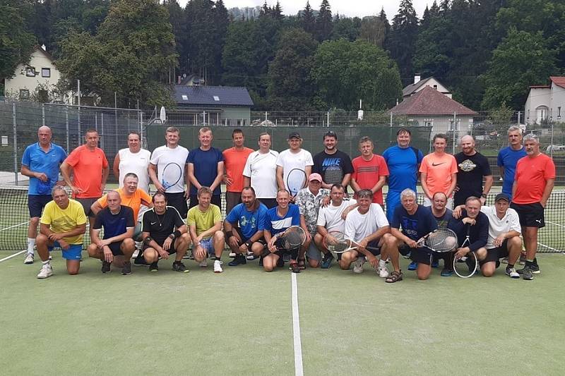 V průběhu jarní a letní sezony 2020 prošlo všemi našimi turnaji téměř více jak 150 rekreačních tenistů z opravdu širokého okolí města Česká Lípa.