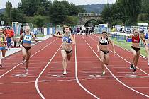 V běžeckém A – finále na 100 metrů žen obsadila domácí závodnice Markéta Málková (zcela vlevo) 5. místo v čase 13.45 s. 