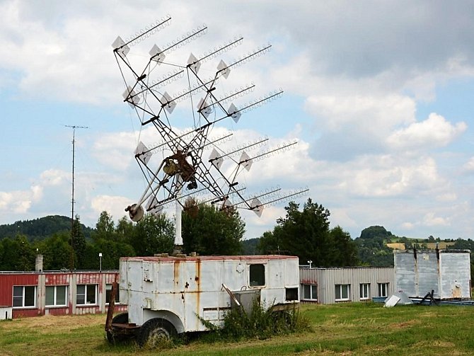 Na vysílání povelů pro magiony se v Panské Vsi používaly antény namontované na mechaniku vojenského radaru SON 9A.