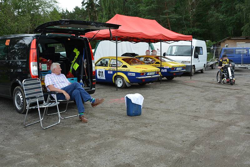 Rally Bohemia na autodromu v Sosnové v pátek 9. července.