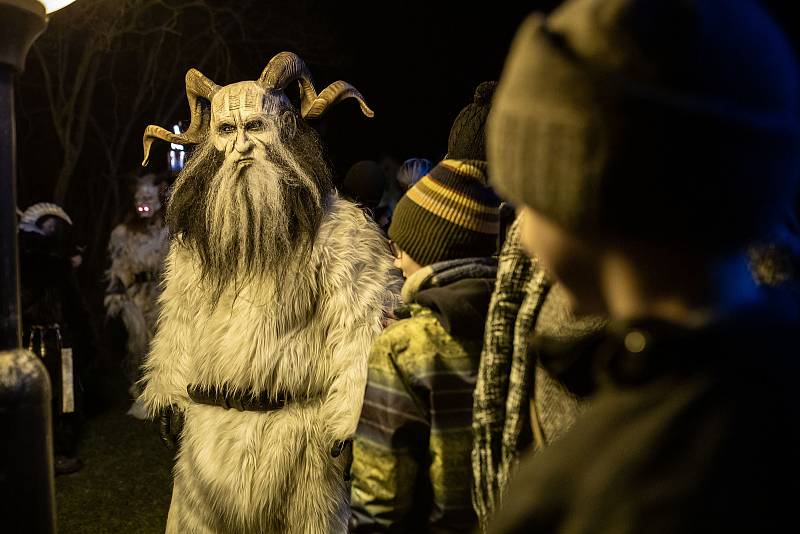 Krampusáci ve Sloupu v Čechách.