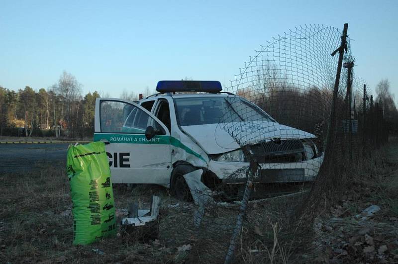 Policisté havarovali ve Starých Splavech