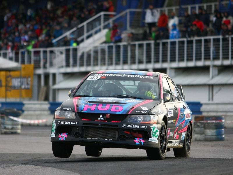 Dvanácté Setkání mistrů na autodromu v Sosnové.