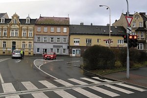 Nehoda na světelné křižovatce ulic Bulharská a Hrnčířská v České Lípě.