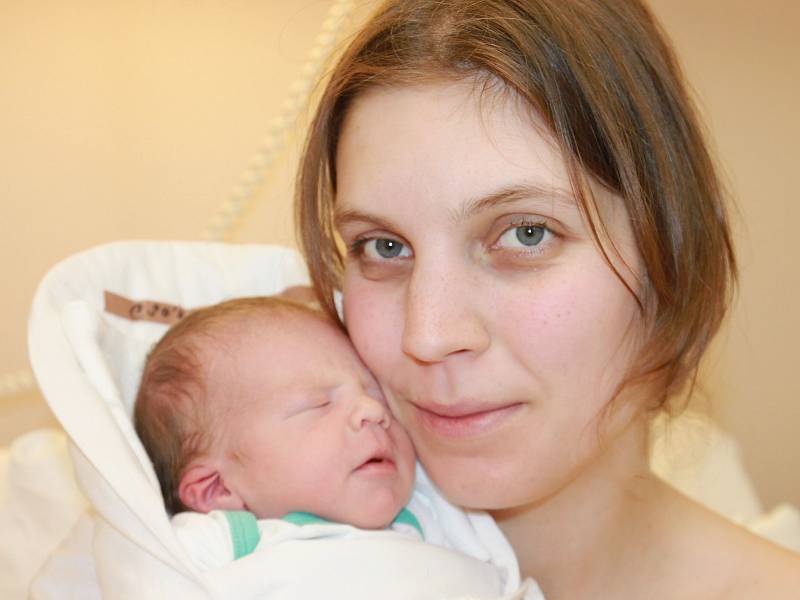Mamince Vladimíře Csókové z České Lípy se ve čtvrtek 15. ledna v liberecké porodnici narodil syn Adam. Měřil 48 cm a vážil 3,07 kg.