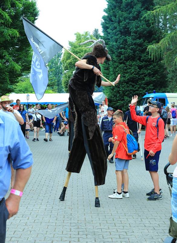 Na Hasičských slavnostech v Litoměřicích nechyběly sbory z Libereckého kraje. Vrcholem sobotního programu byla hasičská fontána.