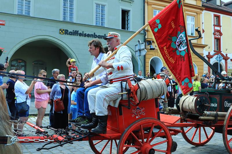 Na Hasičských slavnostech v Litoměřicích nechyběly sbory z Libereckého kraje. Vrcholem sobotního programu byla hasičská fontána.