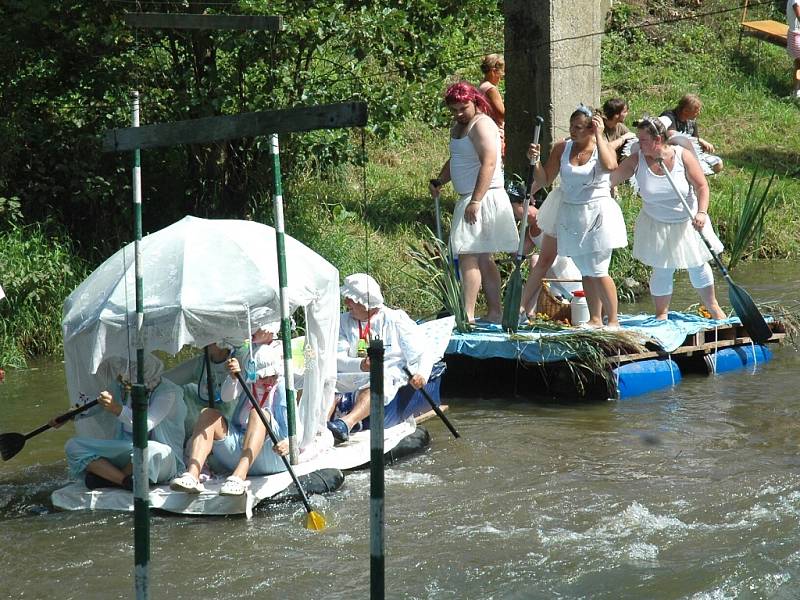 Sobotní neckiáda ve Stružnici.