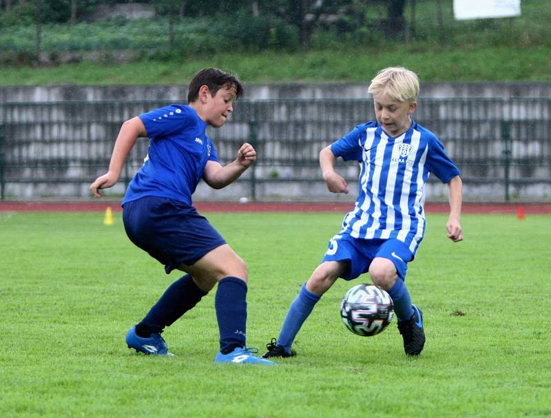 Pohár OFS Česká Lípa: Arsenal Česká Lípa U 11 (pruhy) - Loko Česká Lípa U 12 4:0.