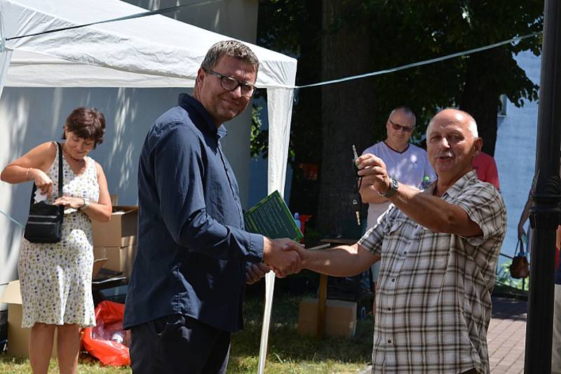 Zcela nový vůz značky Dacia Dokker mohou nyní využívat pracovníci a klienti příspěvkové organizace Sociální služby města Nový Bor.