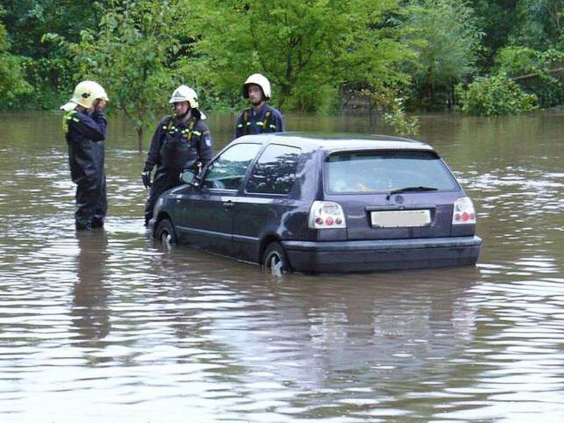 S povodněmi má Sbor dobrovolných hasičů v Žandově bohaté zkušenosti. Proto uvítali, když jim výbavu rozšířil nový motorový člun pro potřeby evakuace za velké vody. 