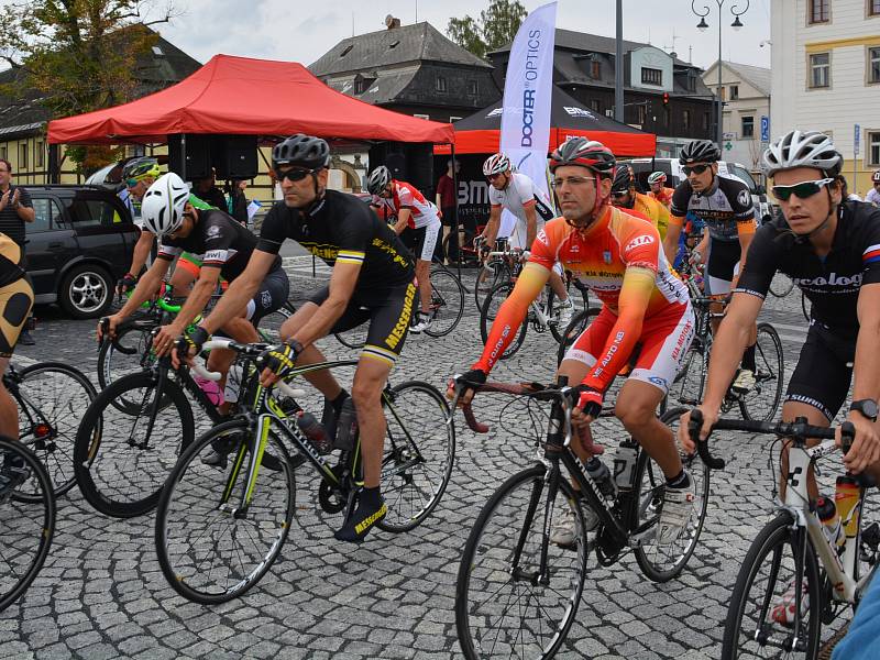 Začátky slavného cyklistického závodu Tour de Bohemia, stejně tak jako všech 28 ročníků, si o víkendu připomněli v Novém Boru.