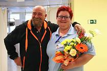  Vladimír Přikryl přijel v pátek do českolipské nemocnice, aby osobně poděkoval sestřičce, která mu v lednu na centrálním příjmu zachránila život masáží srdce.