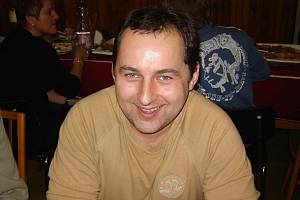 Na snímcích profesionální hasič Dušan Lipovský z České Lípy, který zahynul ve službě 18. ledna 2007 v obci Slunečná.