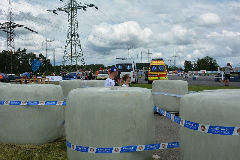 Rally Bohemia na autodromu v Sosnové v pátek 9. července.