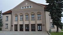 Městské divadlo v Novém Boru - právě zde bude v nejbližších dnech otevřeno druhé očkovací centrum na českolipském okrese.