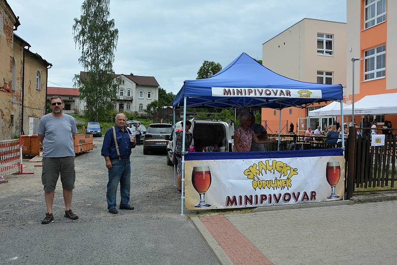 Zmodernizovaná škola ve Skalici u České Lípy.