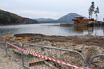 Máchovo jezero se letos upouští o zhruba 170 cm. Kvůli odbahnění zátoky a revitalizaci pobřeží ve Starých Splavech. 