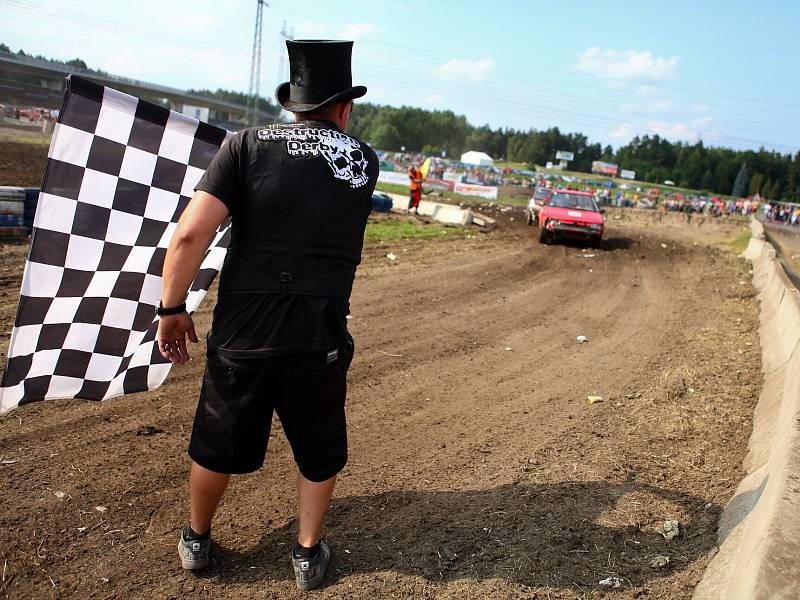 Destruction derby na autodromu. Den druhý.