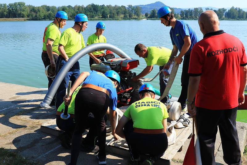 Hasičské soutěže ve Stráži se zúčastnilo 16 družstev.