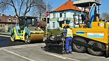 O víkendu byl omezený provoz na silnici I/9. Nepozorní motoristé často vjeli až na staveniště.