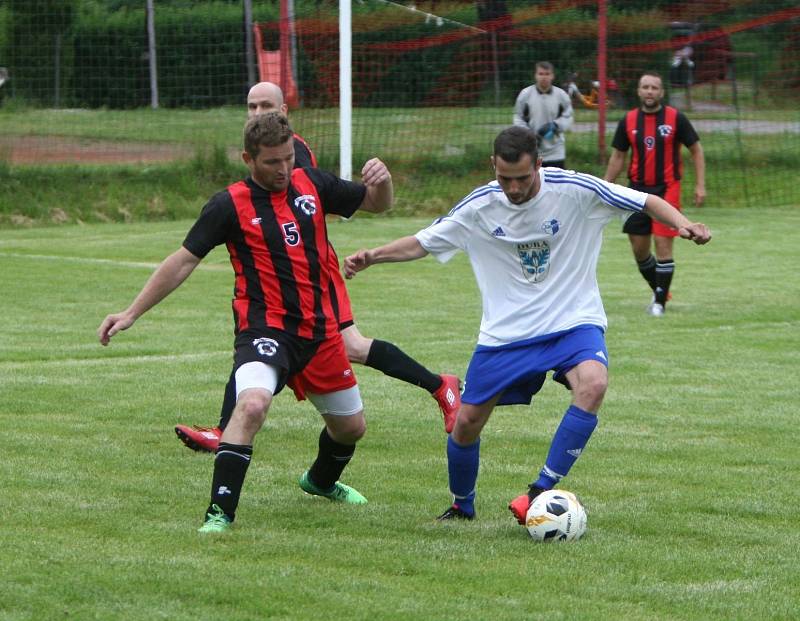 Bukovany (červené dresy) doma porazily Dubou 4:2.