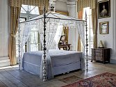 Unikátní dílo „Nebesa“, skleněná postel nizozemského designéra Hanse van Bentema. K vidění bude na zámku v Zákupech.