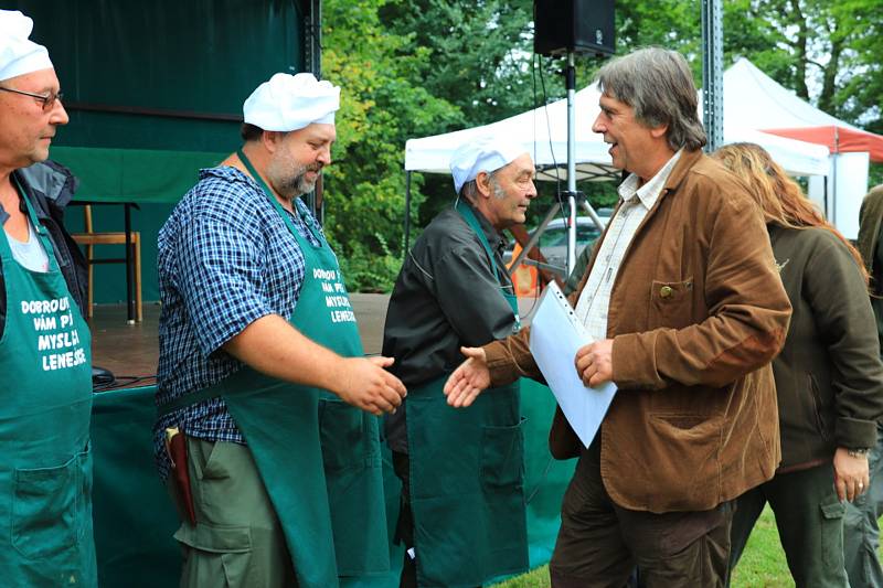 V Zahrádkách se soutěžilo ve vaření kotlíkových zvěřinových gulášů.