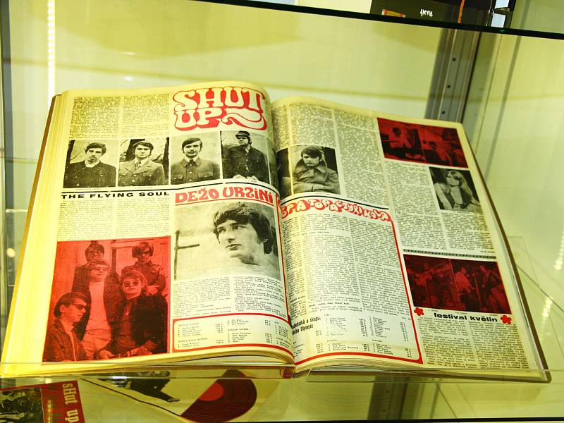 V Městském muzeu v Mimoni v sobotu začala výstava Františka Ringo Čecha.