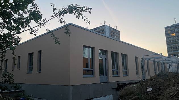 Oprava střech i výměna oken. Na šesti školách v Lípě se čile pracuje -  Českolipský deník