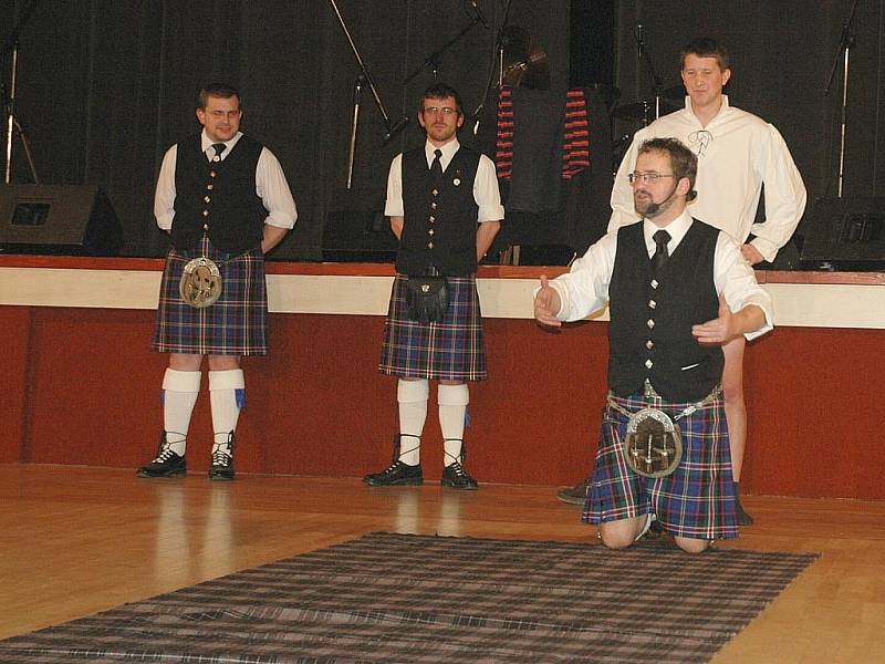 Oslavit skotský svátek sv. Ondřeje s Václavem Routem, nejlepším českým hráčem na dudy a jeho družinou, mohli všichni návštěvníci KD Ralsko v Mimoni.
